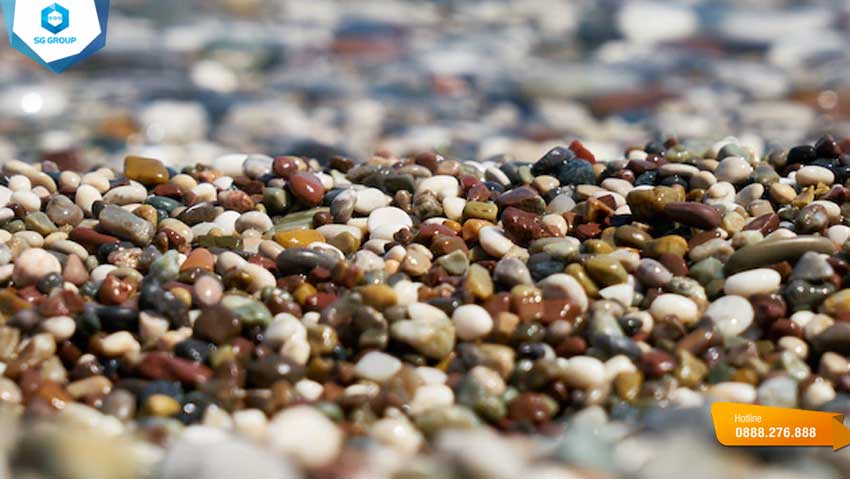 Tại biển và bãi đá Cổ Thạch, những hòn đá có hình dạng, màu sắc nhiều nhất Việt Nam