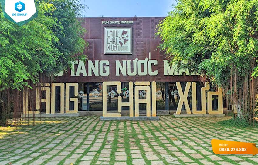 Bảo tàng nước mắm 3D Làng Chài Xưa tọa lạc tại 360 Nguyễn Thông, Phú Hài, Phan Thiết