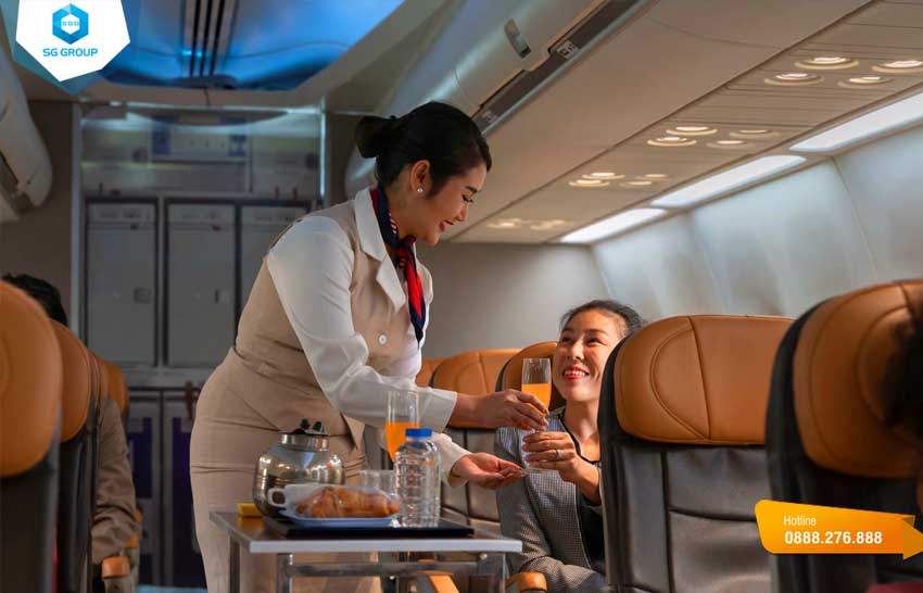Bạn sẽ được phục vụ tận tình trong suốt chuyến bay bởi đội ngũ tiếp viên hàng không chuyên nghiệp