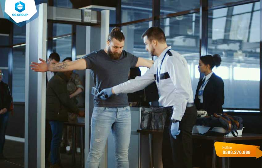 Bạn cần qua cổng kiểm tra an ninh để đảm bảo an toàn cho chuyến bay