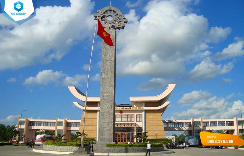 Cửa khẩu Tây Ninh tọa lạc tại xã Lợi Thuận, huyện Bến Cầu