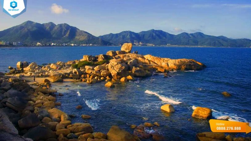 banner hon chong nha trang Hòn Chồng Nha Trang: Danh thắng đẹp "nức lòng người"