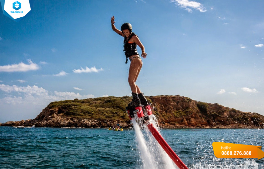 Flyboard thu hút nhiều du khách với trải nghiệm độc đáo