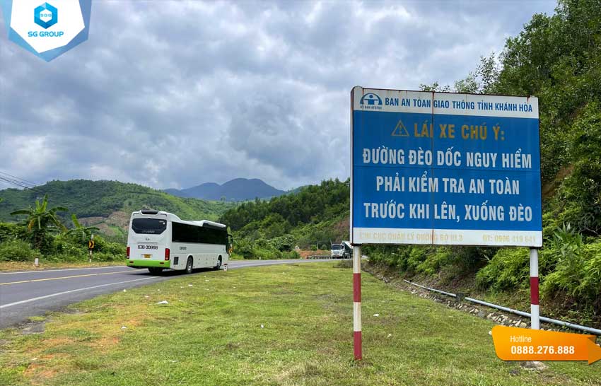 Tuân thủ luật giao thông, đi đúng tốc độ quy định, đặc biệt chú ý khi đi qua những đoạn đường cua gấp