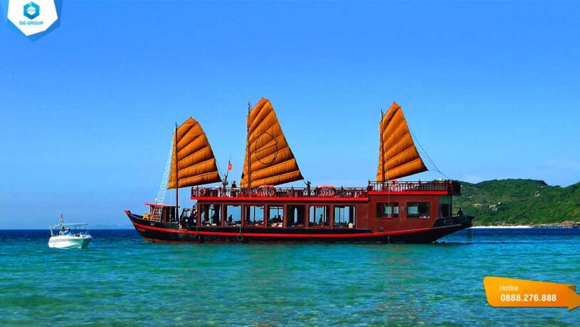 Du thuyền Emperor Cruise - Hành trình ăn tối với tiệc cocktail và ngắm hoàng hôn