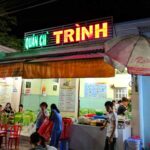 Quán chè bà Trình không chỉ được dân Tây Ninh yêu thích mà còn thu hút rất nhiều người từ nơi xa
