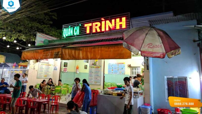 Quán chè bà Trình không chỉ được dân Tây Ninh yêu thích mà còn thu hút rất nhiều người từ nơi xa