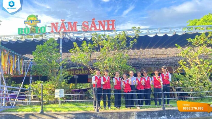 Không gian sân vườn thoáng mát, dễ chịu